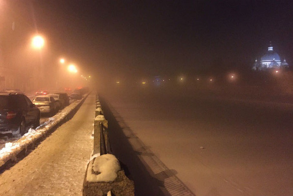 Ночной Питер в тумане. Санкт-Петербург ночь зима грязь. Ночной Питер зима говно. Ночью был сильный мороз