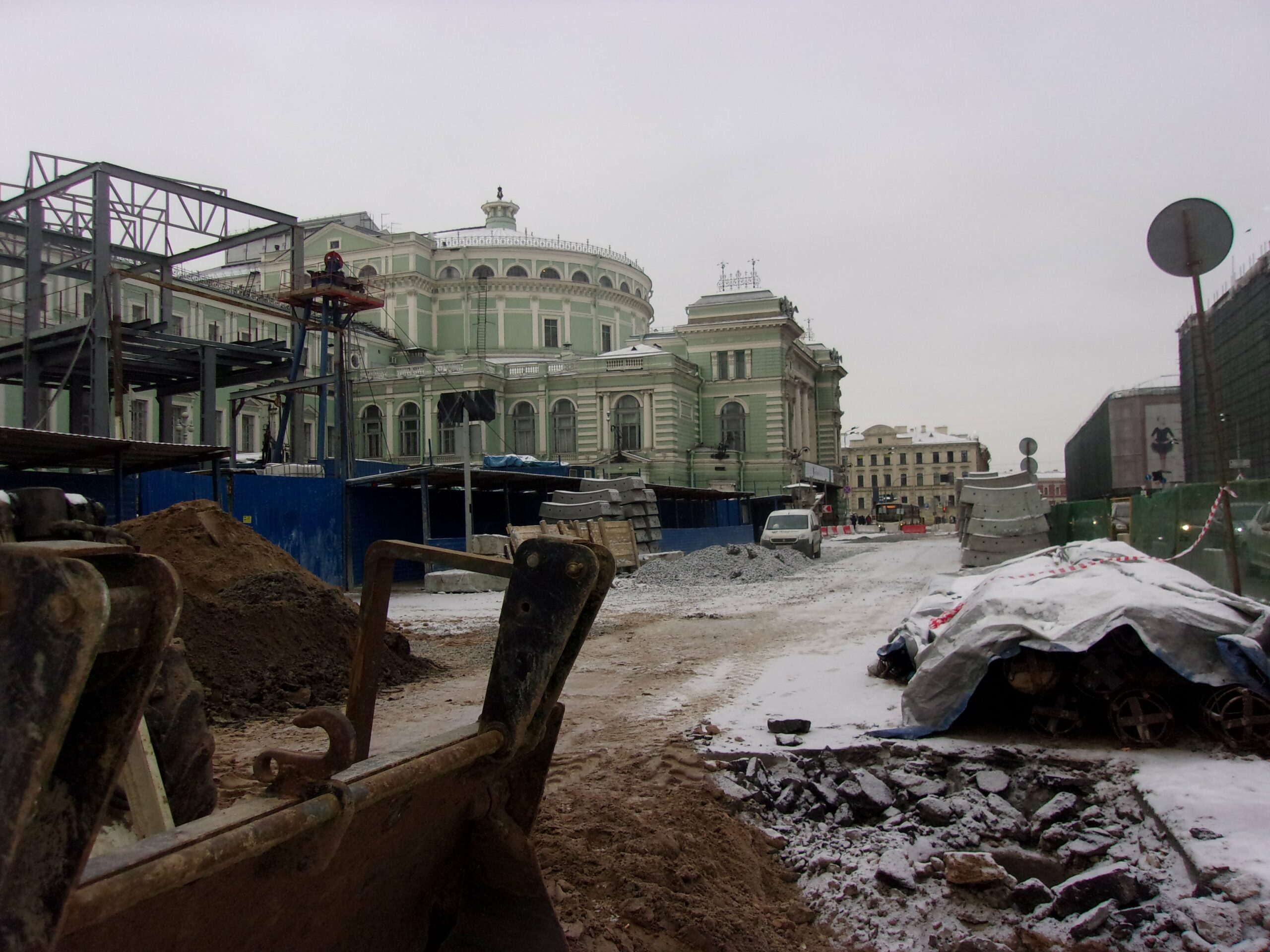 метро театральная спб