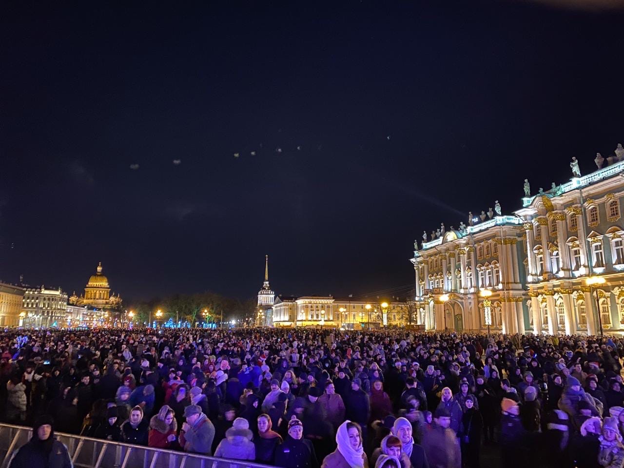 Дворцовая площадь в Санкт-Петербурге 2020